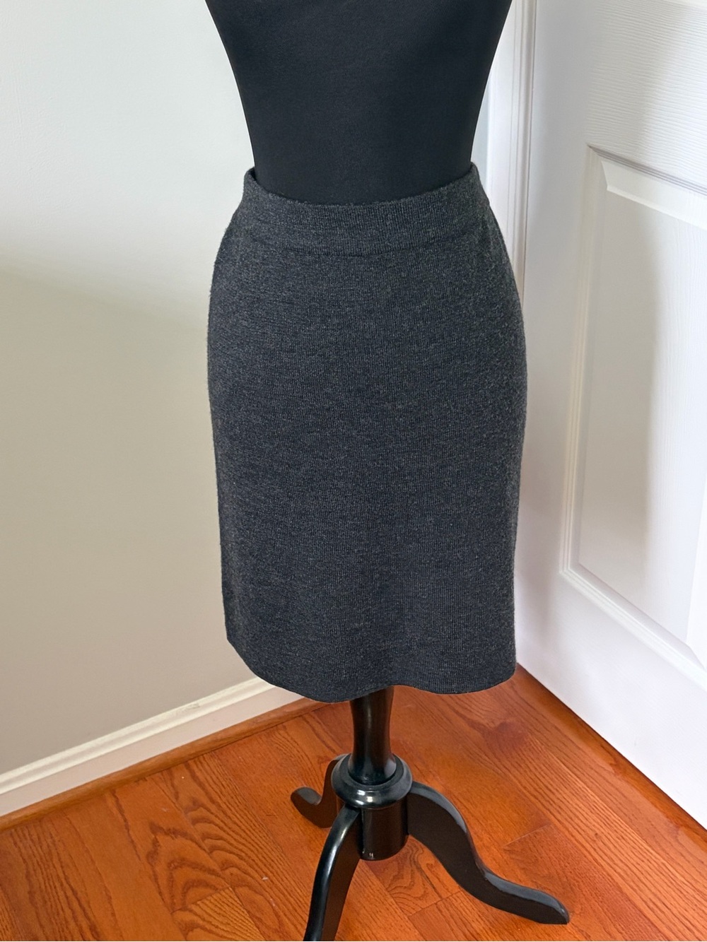Vintage, NWT, Valerie Bertinelli, Charcoal Gray Skirt, 50% Merino Wool, Size M